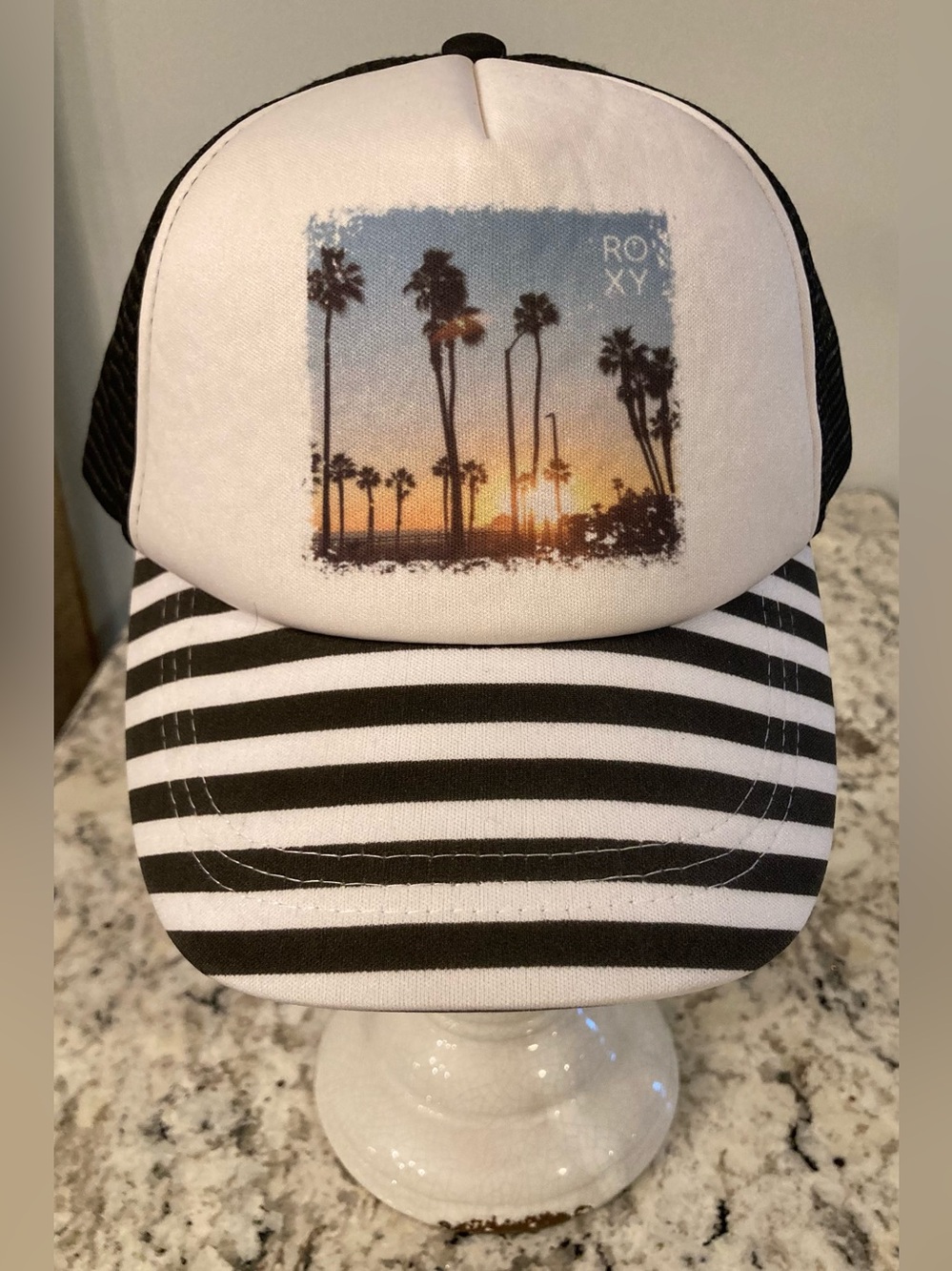 NWOT Roxy Women’s SnapBack Trucker Hat